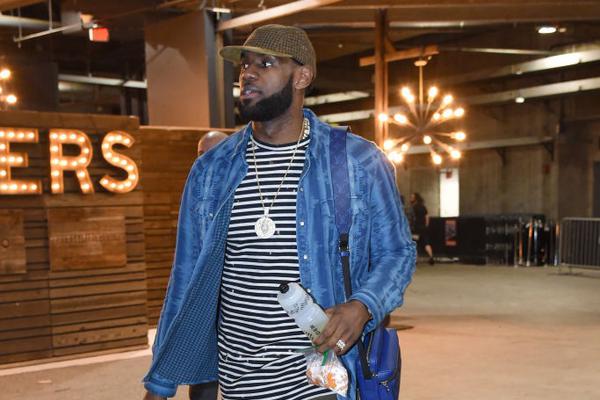 刚到手的大奖飞了！《光与影》因用AI被取消资格引争议