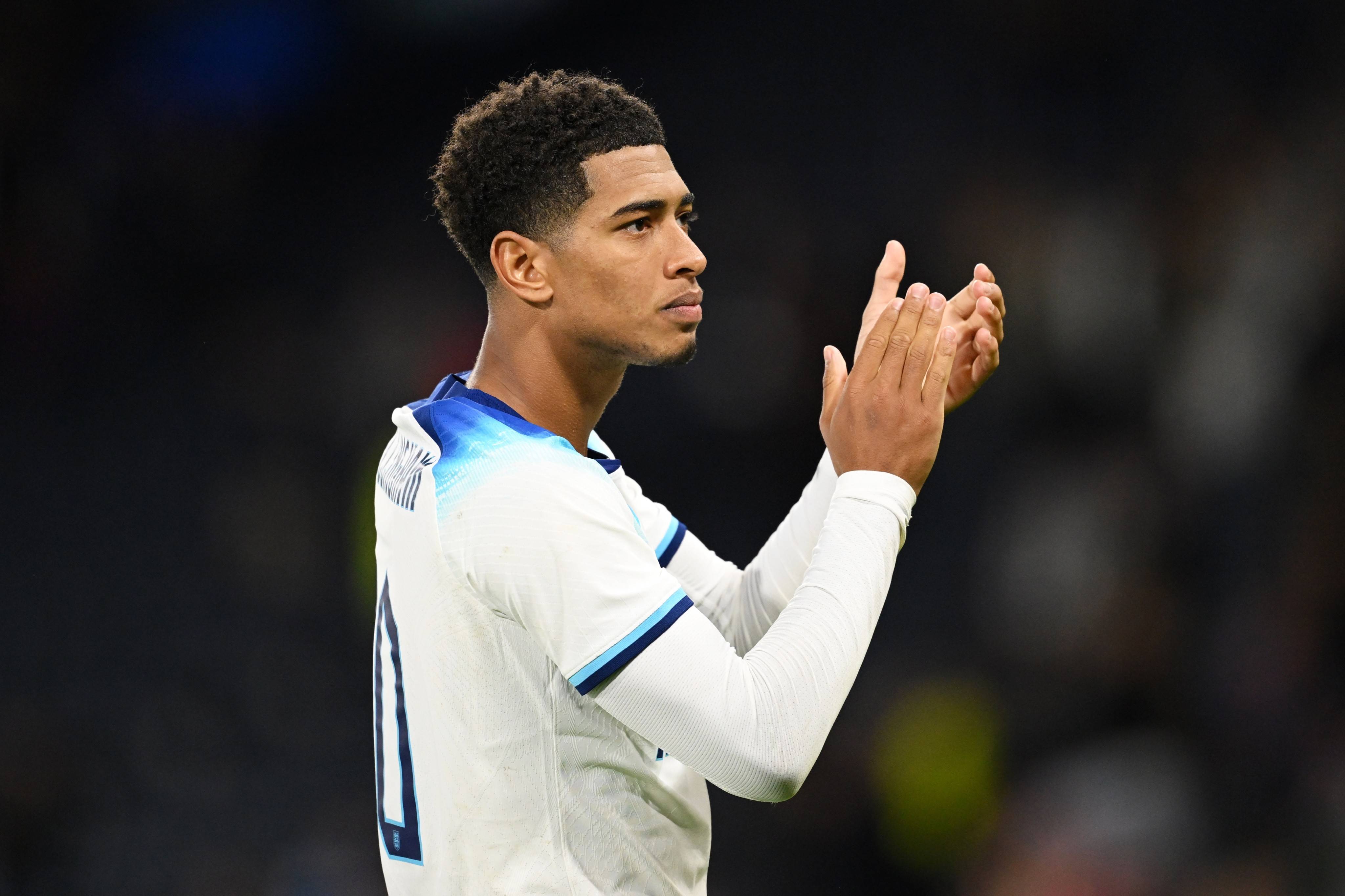 太阳轰18-0连续3季横扫奇才 布克17+8榜眼萨尔19+15