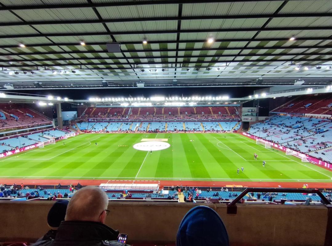 新年首发数据暴涨，雷迪克为他点赞球迷送外号，八村塁这下尴尬了